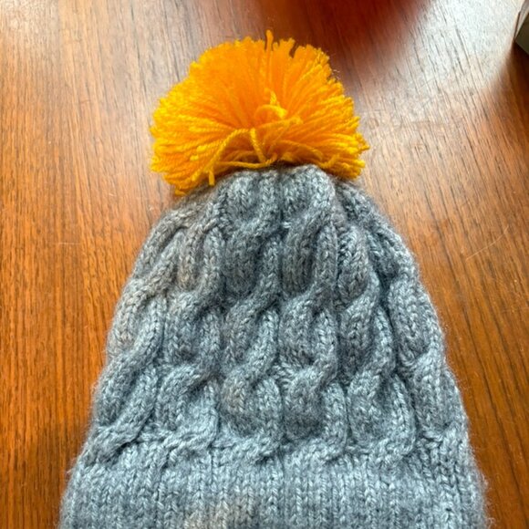 Satin-Lined Grey Pom Pom Beanie Hat - Picture 1 of 2